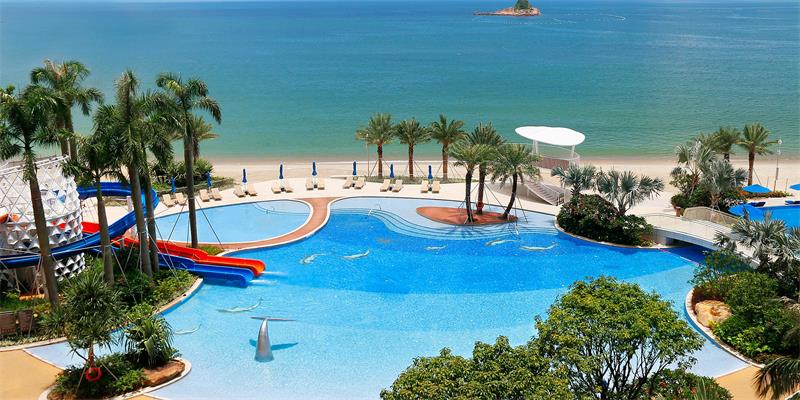 游泳池的水為什么是藍色的？